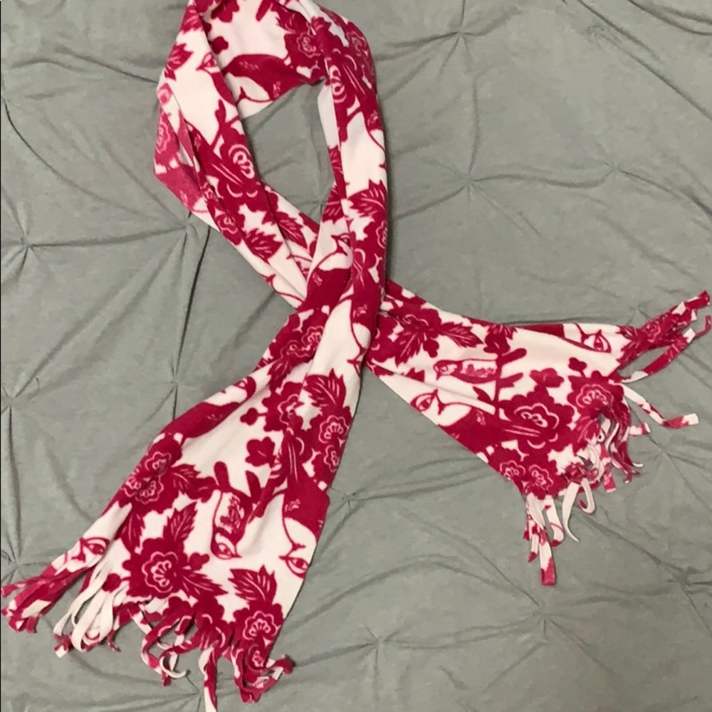 Pink and white fleece scarf